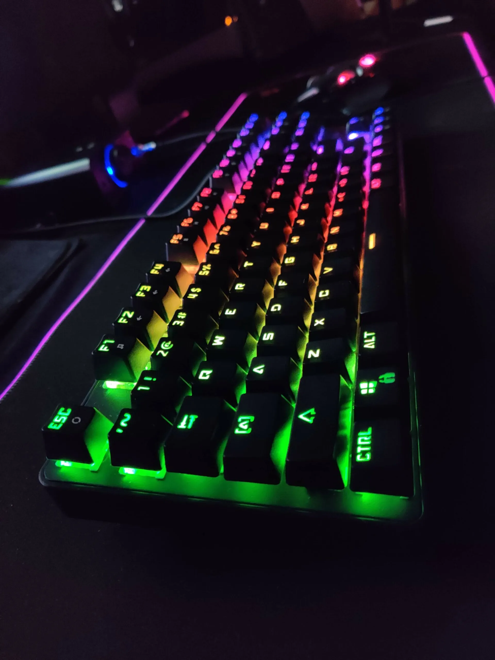 cosmicbyte-firefly-mechanical-keyboard-on-a-budget-2